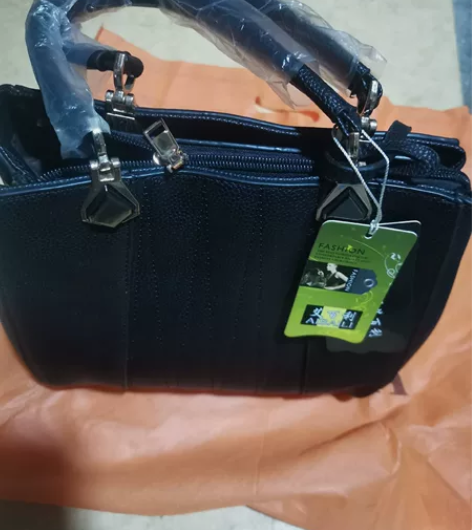 女士牛皮包，可手提，跨包。 感兴趣的话点“...
