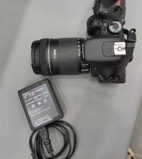 佳能600D单反相机，18～135套机，几...