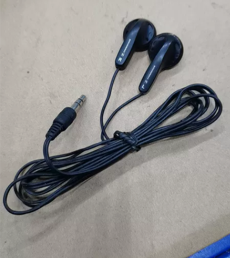 森海塞尔 重低音耳机吧已经测试音质功能完好...