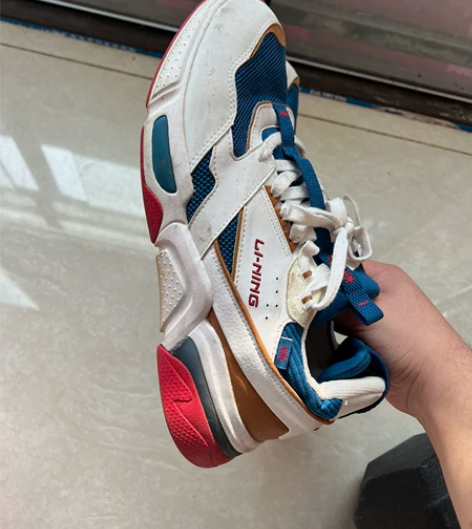 李宁休闲运动鞋,压马路脚感很好,比较轻便,...