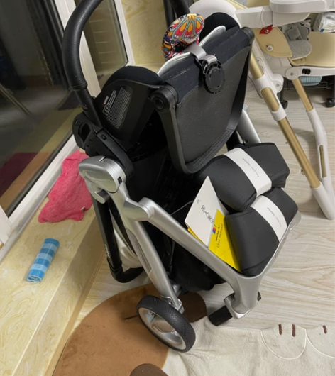 Bebebus艺术家婴儿车白色 几乎全新 ...