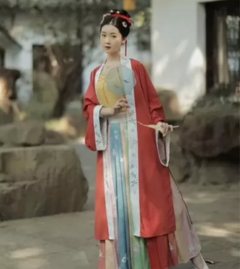 兰若庭此间春色宋制汉服，如下图一套（牛油果...