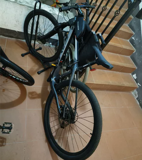 今年购入sava入门碳纤维山地车，骑了超不...