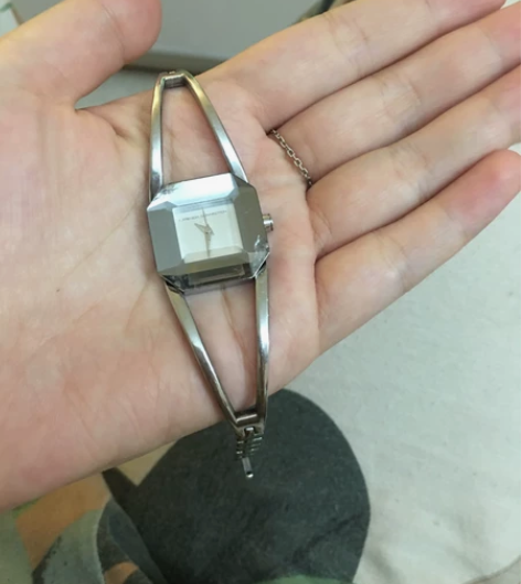 手表低价 点进看细节 购置于新加坡，原价2...
