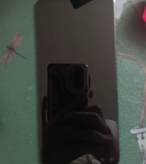 华为nova6原装拆机屏，进过水有漏光，其...