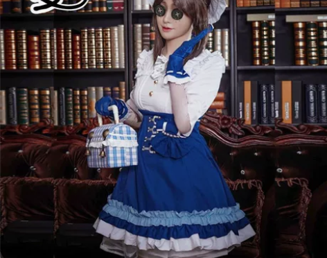 ,只有连衣裙那件衣服了,手套配件丢了,低价...