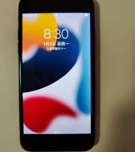 苹果8 iphone8,64G,换过一次电...