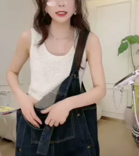女式背心米白色,隋大大直播间购入,介绍说S...