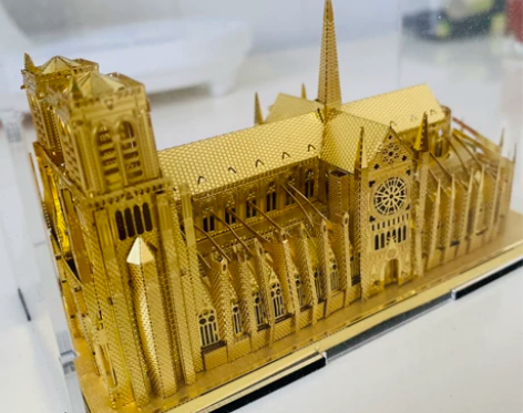 拼酷巴黎圣母院已拼装 感应灯没电了 手工制...