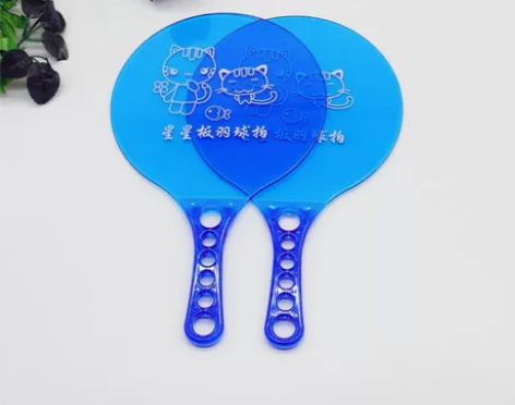星星板羽球拍，一共三个。 2个25元，3个...
