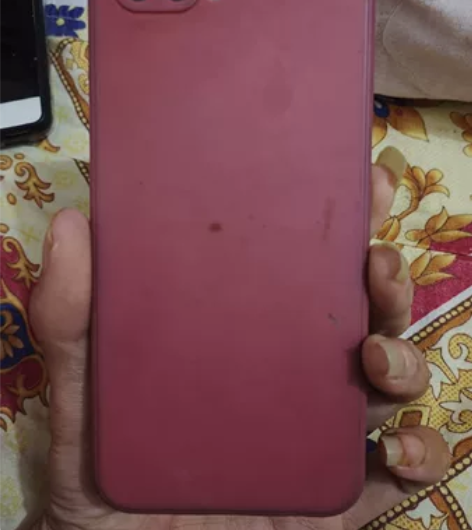 荣耀10，6+64GB功能正常，后盖碎，屏...