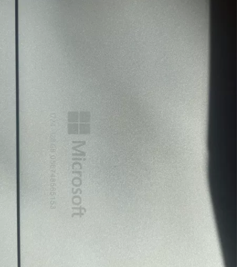 微软笔记本一台，2017款，型号1724，...