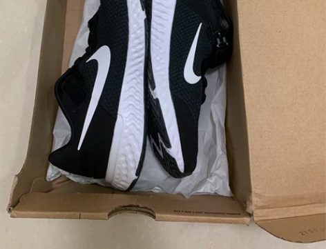 耐克运动鞋，之前给小孩囤的，现在拿出来不喜...