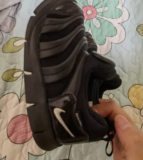 耐克实体店购入 穿了五六次 便宜出。 感兴...