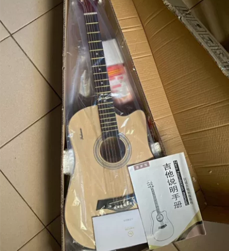【1200买的一次没用】单板吉他初学者吉他...