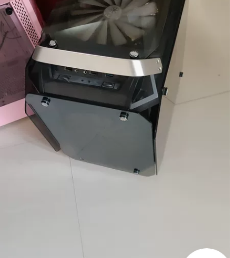电脑机箱，玩嘉小金刚机箱，成色不错，自取价...