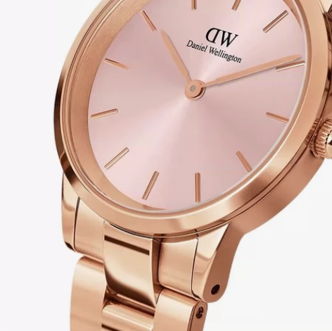 出dw手表，没有磨损，保护得很好，有盒子，...