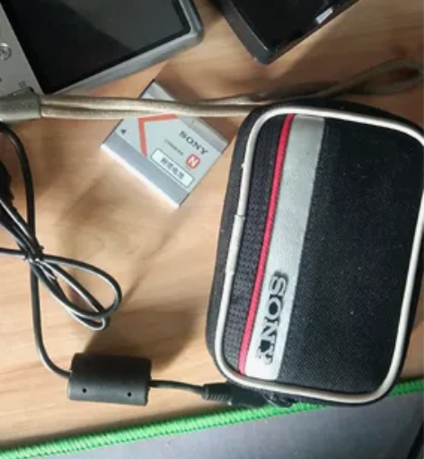 SONY数码相机，卡尔蔡司镜头，配套设备齐...