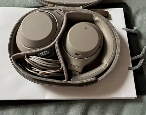 索尼WH1000XM3 外观成色如图 99...