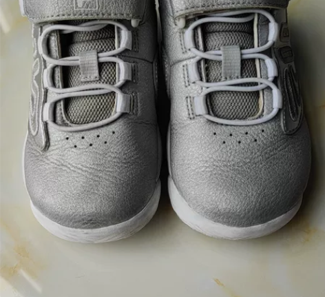 斐乐28码11C，鞋垫长18.5颜值高柔软...