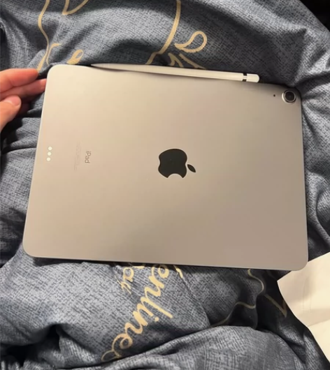 大学生自用iPad air4使用痕迹的细节...