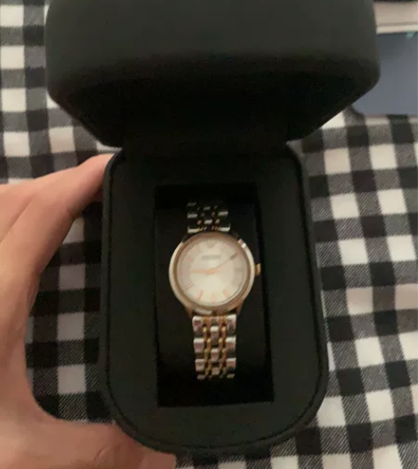 阿玛尼手表女 保真 喜欢带走 感兴趣的话点...