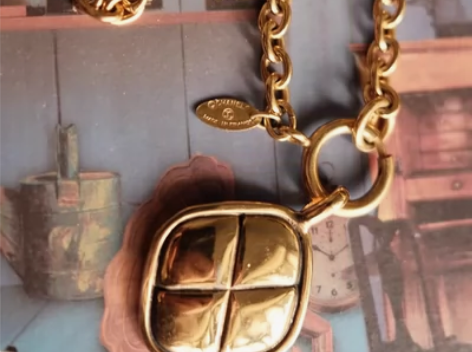 Chanel中古项链 四叶草项链 整理东西...