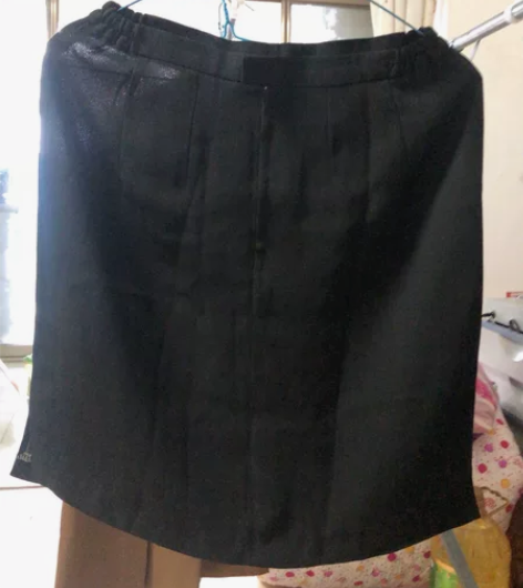 黑色一步裙 感兴趣的话点“我想要”和我私聊...