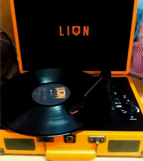 狮子合唱团lion萧敬腾主唱乐队的出道周边...