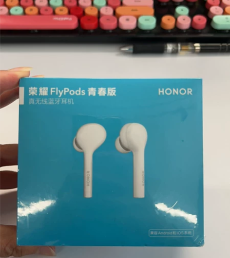 荣耀全新未拆封耳机 感兴趣的话点“我想要”...