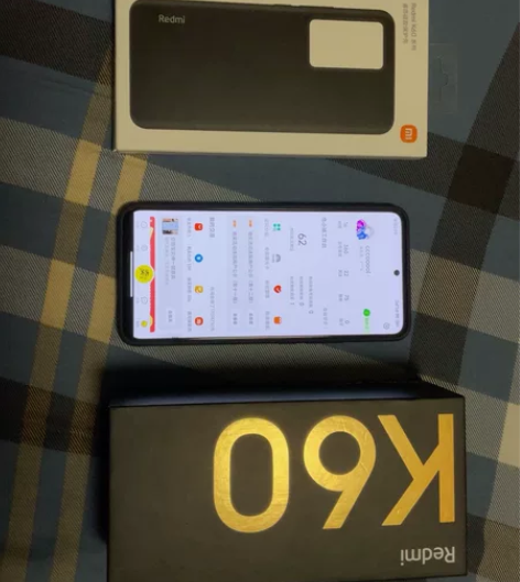 前天刚激活的红米k60 12+512g 箱...