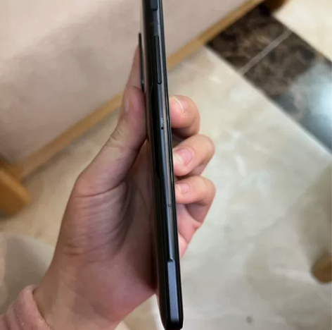 而红米k40游戏增强版八加128没有充电器...