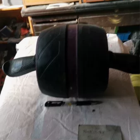 自动回弹健腹轮一个.特别好用.锻炼胸肌特别...