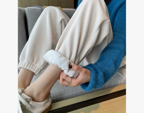 白色灯芯绒裤子女秋冬宽松显瘦加绒加厚卫裤奶...