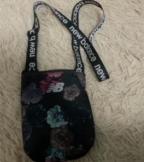 新百伦斜挎包运动 感兴趣的话点“我想要”和...