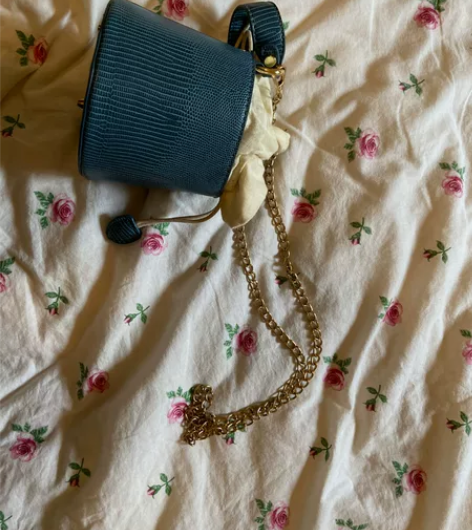 韩版手提包，九成新35包邮转 感兴趣的话给...