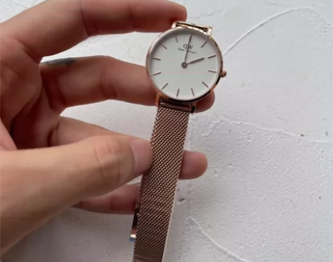 DW 28mm白金手表 只带过一次，代购买...