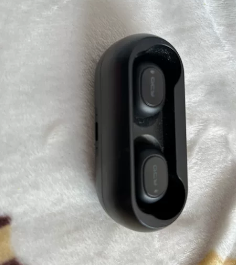 QCY真无线蓝牙耳机 包含充电仓和左右耳机...