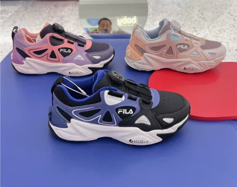 斐乐童鞋38码，全新带吊牌，新年试穿小了，...