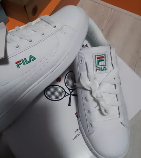 全新吊牌斐乐白色板鞋,鞋面皮的,好打理,不...