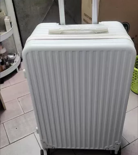 箱子买大了。本来是想买登机箱，买的26寸的...