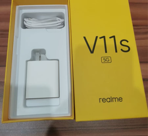 realme真我 v11s 充电头+数据线...
