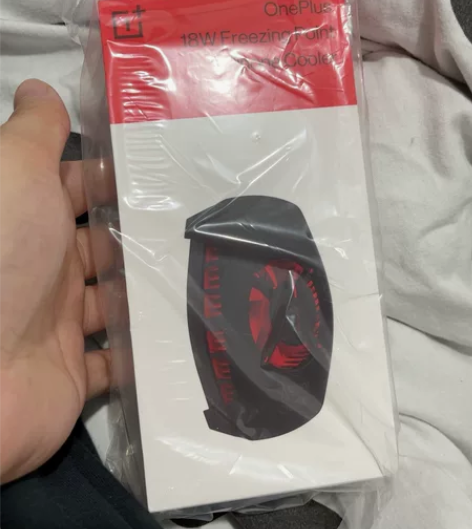 一加18W冰点散热背夹黑，全新未拆封，薄膜...