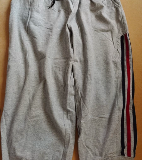 育才中学夏季校服七分裤子白色，型号175的...