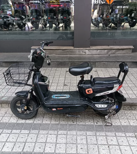 出售一台台铃品牌电动车成色八成，黑金新电池...