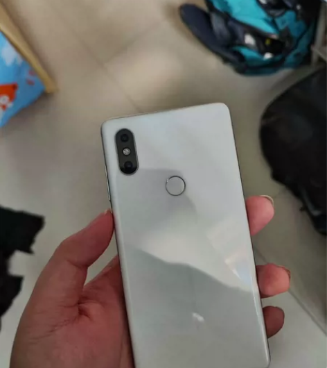 小米mix2s，6+64。换过中电4300...