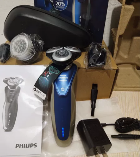 飞利浦剃须刀s8980全新未使用过三刀头防...