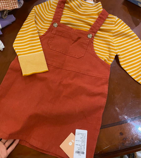 儿童品牌上衣背带裙 全新带吊牌 购于实体店...