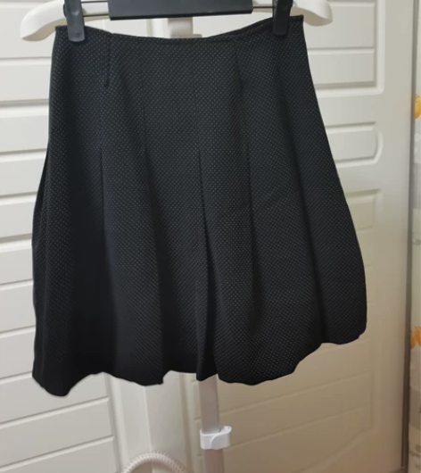 花苞裙,买肥了,扎进去几个褶,只穿过一次 ...