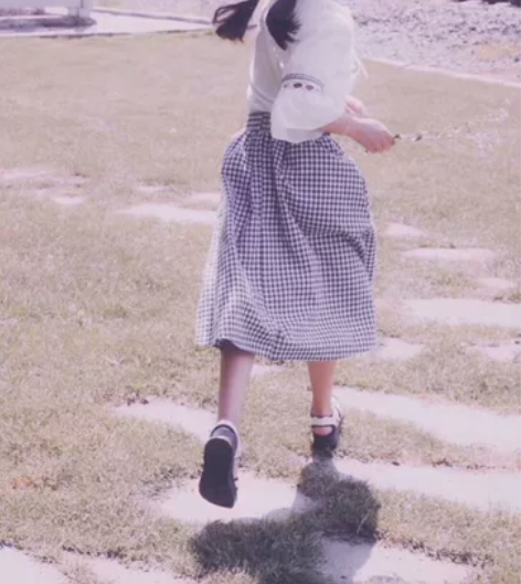 一套民族风裙子 上衣是亚麻凉快半身裙是棉质...